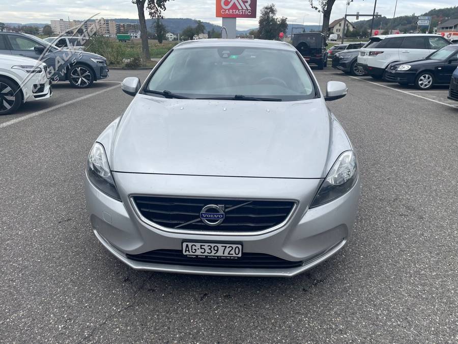 VOLVO V40 D3