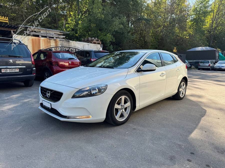 VOLVO V40 D2