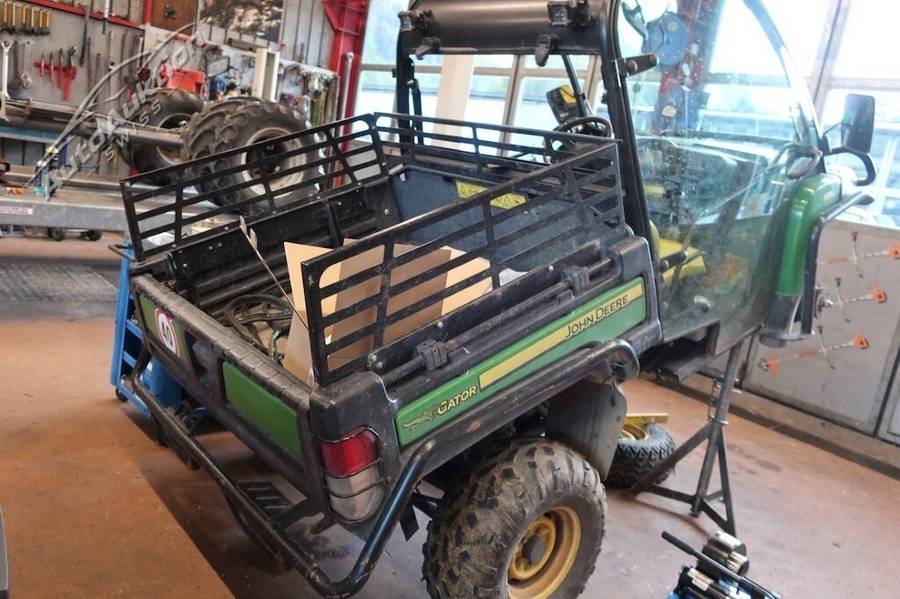 JOHN DEERE GATOR XUV 855D