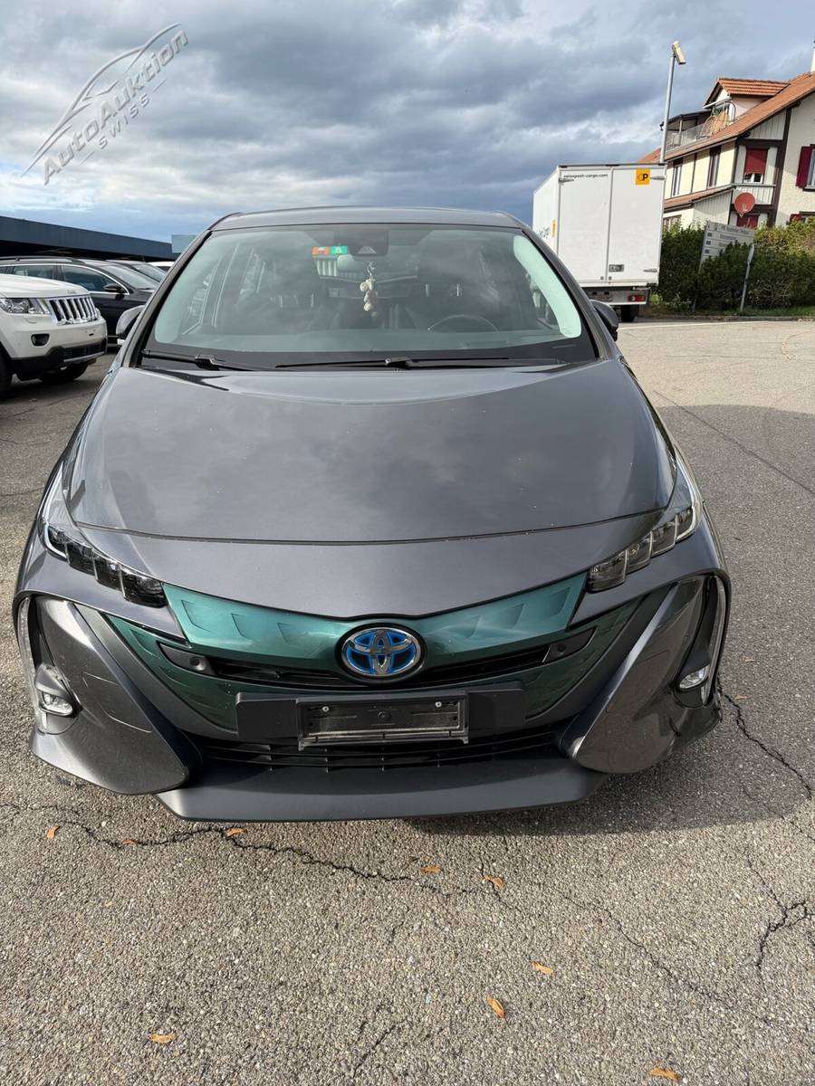 TOYOTA Prius PHV