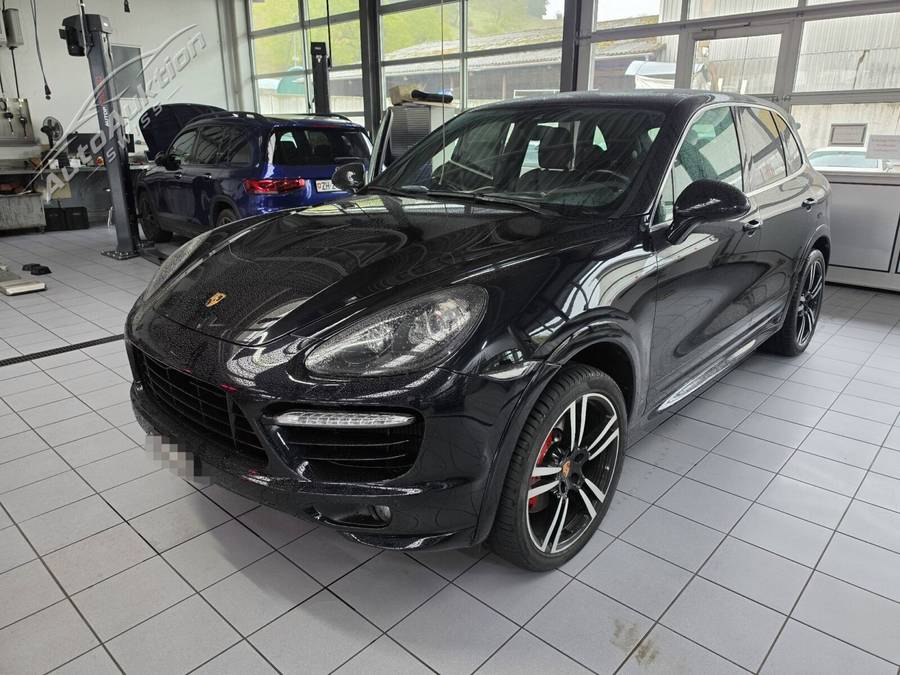 PORSCHE Cayenne Turbo S