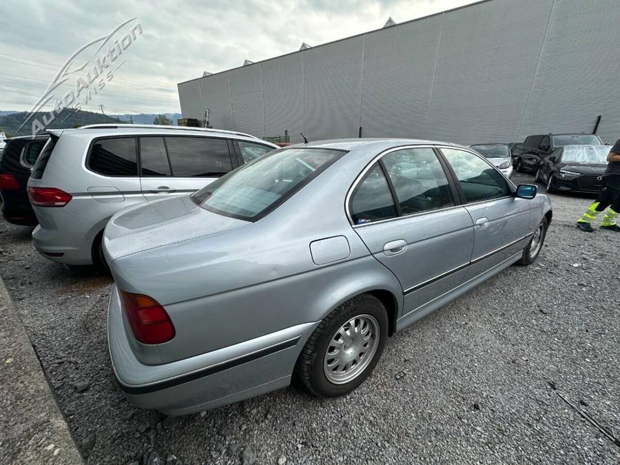 BMW 528i 2.8, 192 PS